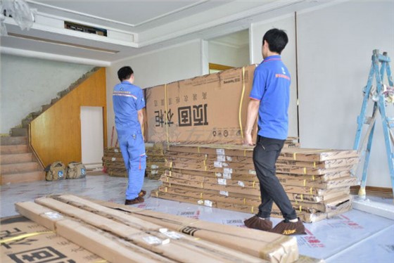 左右手家居安裝公司合作伙伴頂固敲鐘上市，定制家具上市公司再添強(qiáng)將！1