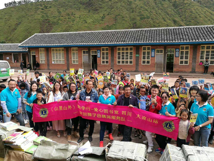 左右手家具安裝公司創(chuàng)始人盧建華先生《山里山外》愛(ài)心助學(xué)大涼山站專訪