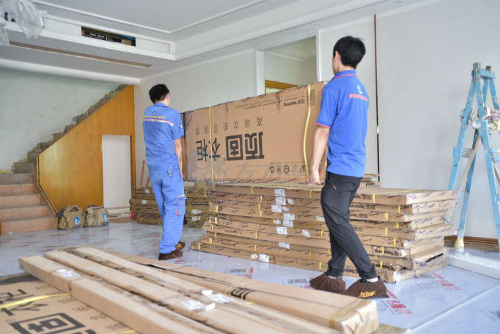 左右手家居安裝公司合作伙伴頂固敲鐘上市，定制家具上市公司再添強將！1