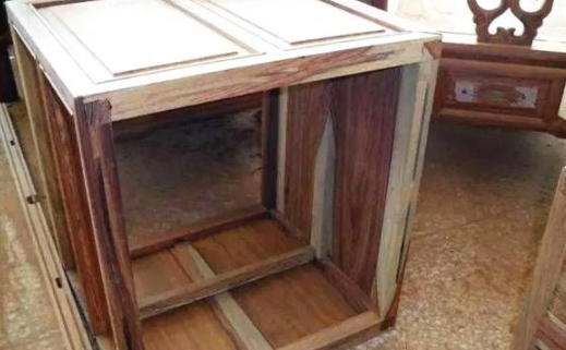 小件紅木家具出售：紅木家具市場“水很深”，假紅木家具是這樣特地“造”出來的！