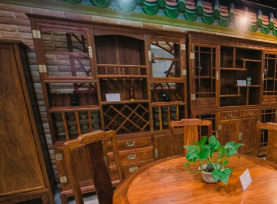 紅木家具高檔定制：紅木家具存在色差，是“天然賣點(diǎn)”還是“濫竽充數(shù)”？