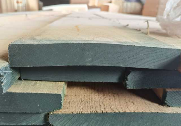 實(shí)木的餐桌:實(shí)木家具買拼板還是獨(dú)板好？