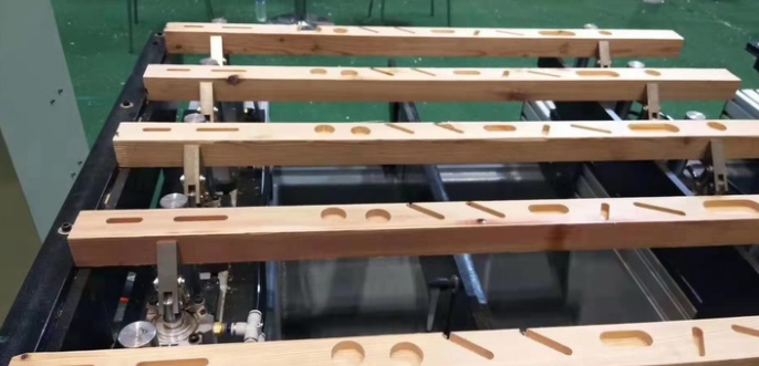 實木床定制價格：數(shù)控榫槽機制作實木家具最拉風！