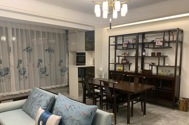 現(xiàn)代中式裝飾：裝修現(xiàn)代中式風(fēng)格，實(shí)木家具簡(jiǎn)單上檔次，全屋溫文爾雅又耐看