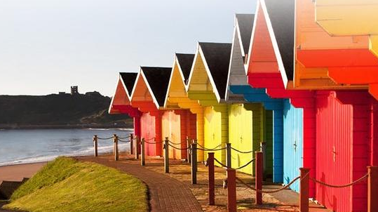 家裝建材材料：家裝時(shí)，實(shí)木家具翻新為什么要選擇水性漆？