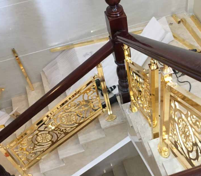 無錫別墅陽光房，別墅樓梯欄桿妥善的保養(yǎng)