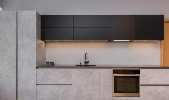 實(shí)木櫥柜安裝，定制櫥柜有哪些坑？