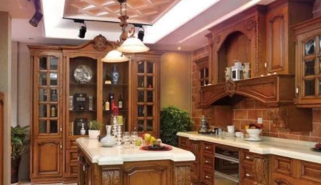 沈陽(yáng)實(shí)木櫥柜品牌;實(shí)木櫥柜的優(yōu)點(diǎn)有哪些？實(shí)木櫥柜定制要注意什么？