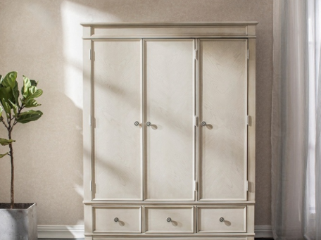 定制衣柜和成品衣柜的優(yōu)缺點(diǎn)，加盟哪個(gè)定制衣柜好？