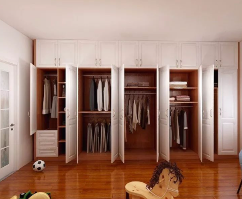 羅蘭木門衣柜，定制衣柜你不知道的五大優(yōu)勢！