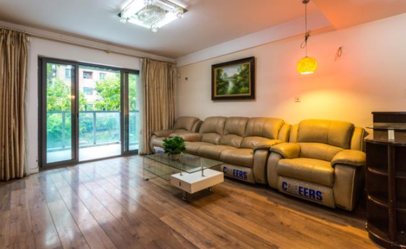 手工布藝家居：皮質(zhì)沙發(fā)不能碰，沙發(fā)要這么買!