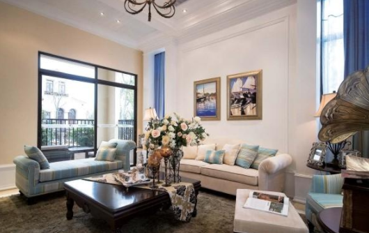 多功能圓茶幾：客廳沙發(fā)茶幾這樣搭，怎樣都不出錯！