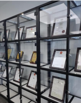 工業(yè)鋁型材配件：工業(yè)鋁型材展示柜有何優(yōu)點(diǎn)？