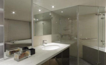 小浴室裝修效果圖，裝修沐浴房要不要做四邊走水?