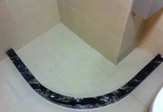 浴室裝修效果圖：你知道淋浴房石材擋水條的重要性嗎？又該如何安裝?