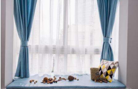 上海門窗加工：鋁合金門窗對比塑鋼門窗，哪個適合封陽臺？