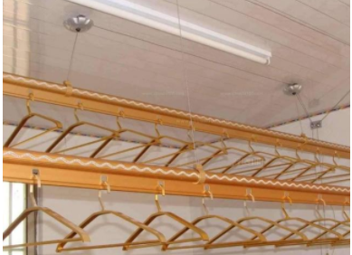 無框陽臺晾衣桿：陽臺晾衣架哪種最實(shí)用？陽臺晾衣架安裝方法一并學(xué)習(xí)