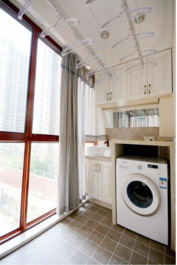 伸縮晾衣架安裝，陽臺(tái)晾衣架的安裝方法