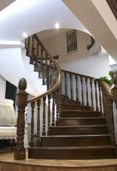 尚藝組合樓梯：實木樓梯常用的材質(zhì)有哪些？