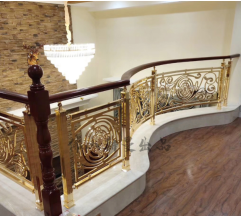 樓梯扶手設(shè)計裝飾：銅K金鏡面樓梯實木扶手 偏向輕奢歐式風(fēng)