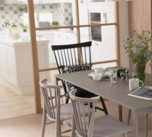 簡約風(fēng)格家裝的特點(diǎn)：現(xiàn)代簡約風(fēng)格中家具的搭配有什么技巧？