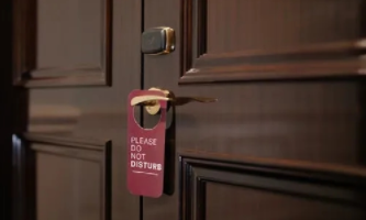 整體淋浴房安裝：浴室熱水燙傷客人事故，酒店如何引以為戒？