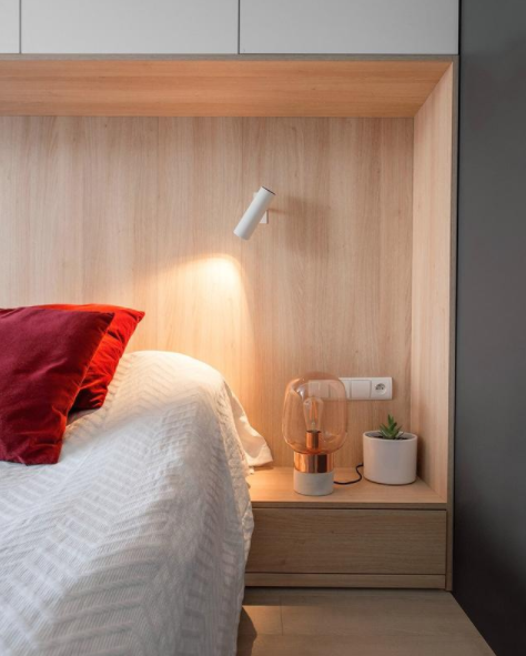 臥室設(shè)計(jì)說明圖：裝修，臥室床頭柜設(shè)計(jì)，燈光搭配有氛圍感