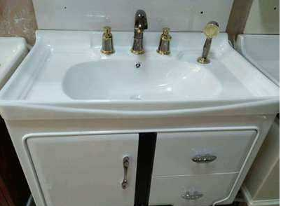 【整體浴室柜加盟】落地式浴室組合柜怎么安裝？